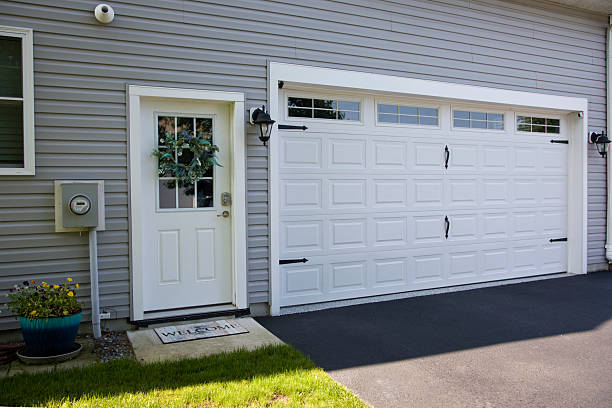 24/7 Emergency Garage Door Panel Replacement experts in Spring Valley, WI